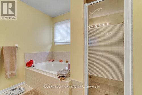 996 Deer Valley Drive, Oshawa, ON - Indoor Photo Showing Bathroom