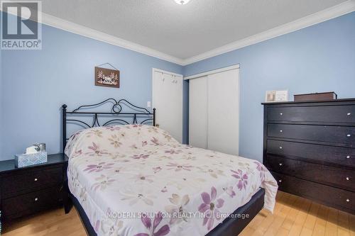 996 Deer Valley Dr, Oshawa, ON - Indoor Photo Showing Bedroom