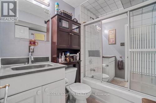 996 Deer Valley Dr, Oshawa, ON - Indoor Photo Showing Bathroom