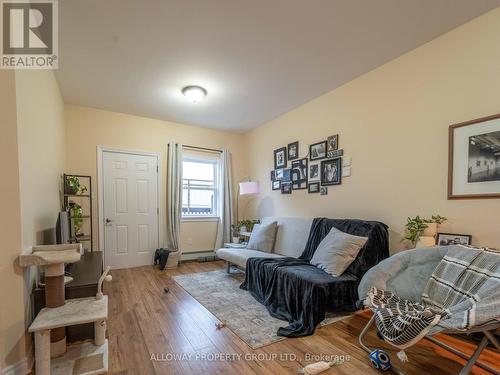 495-497 Ferguson Avenue, Temiskaming Shores, ON - Indoor Photo Showing Living Room