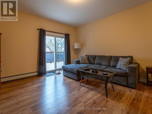 495-497 Ferguson Avenue, Temiskaming Shores, ON - Indoor Photo Showing Living Room