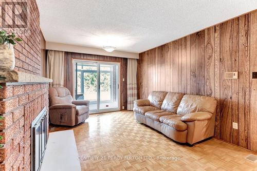80 Thistle Ridge Rd, Vaughan, ON - Indoor Photo Showing Living Room