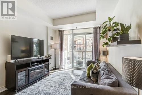 #210 -68 Main St, Markham, ON - Indoor Photo Showing Living Room