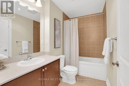 #324 -180 John West Way, Aurora, ON - Indoor Photo Showing Bathroom