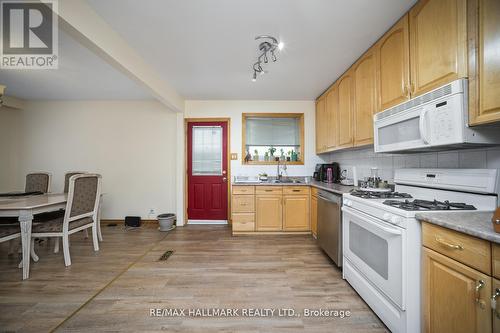 1 Huron Crt, Aurora, ON - Indoor Photo Showing Kitchen