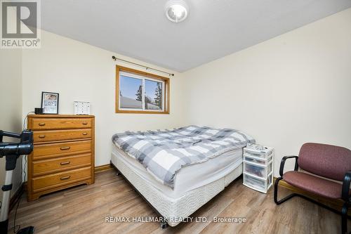 1 Huron Crt, Aurora, ON - Indoor Photo Showing Bedroom
