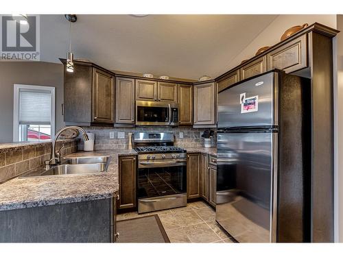 8000 Highland Road Unit# 137, Vernon, BC - Indoor Photo Showing Kitchen With Double Sink