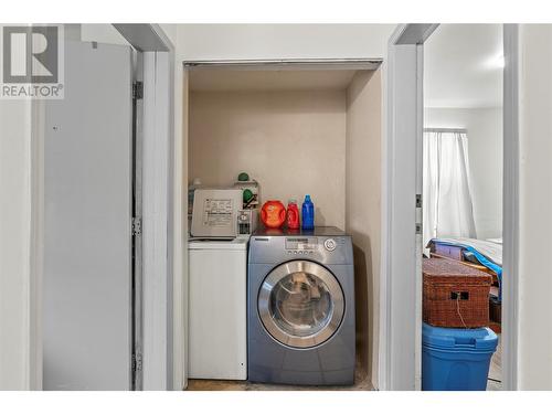 2300 35 Avenue, Vernon, BC - Indoor Photo Showing Laundry Room
