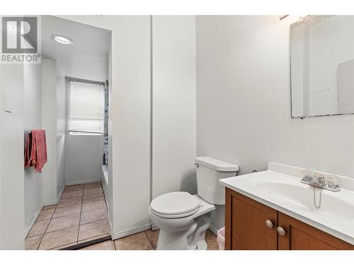 2300 35 Avenue, Vernon, BC - Indoor Photo Showing Bathroom