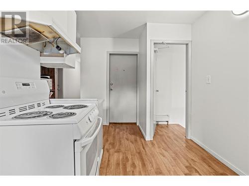 2300 35 Avenue, Vernon, BC - Indoor Photo Showing Kitchen