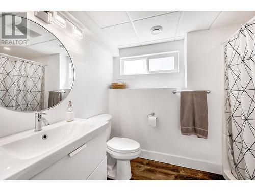 3334 Mcmurchie Road, West Kelowna, BC - Indoor Photo Showing Bathroom