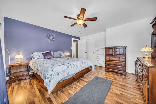 3542 Fifteenth Street, Lincoln, ON - Indoor Photo Showing Bedroom