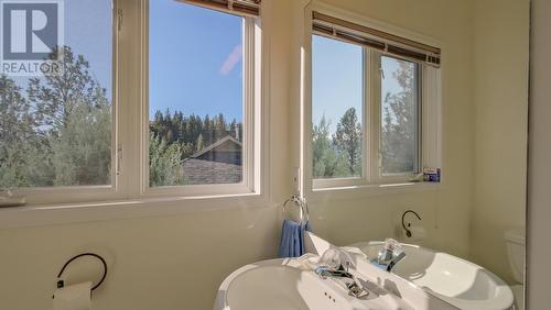 3084 Lakeview Cove Road, West Kelowna, BC - Indoor Photo Showing Bathroom