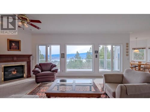 3084 Lakeview Cove Road, West Kelowna, BC - Indoor Photo Showing Living Room With Fireplace