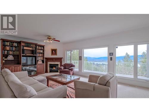 3084 Lakeview Cove Road, West Kelowna, BC - Indoor Photo Showing Living Room With Fireplace