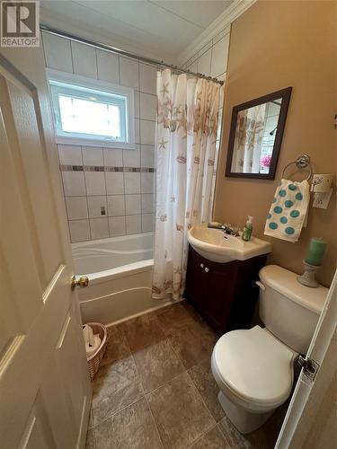 39 Crescent Heights, Grand Falls-Windsor, NL - Indoor Photo Showing Bathroom