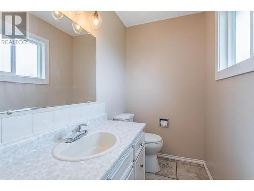 683 San Michelle Road, Kelowna, BC - Indoor Photo Showing Bathroom