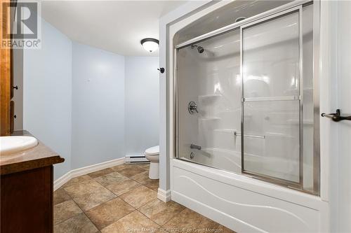 64 Guylaine, Dieppe, NB - Indoor Photo Showing Bathroom