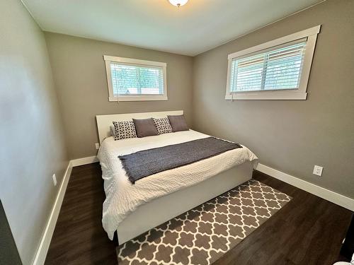 10 Skands Road, Christina Lake, BC - Indoor Photo Showing Bedroom