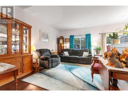 488 Similkameen Avenue, Princeton, BC - Indoor Photo Showing Living Room