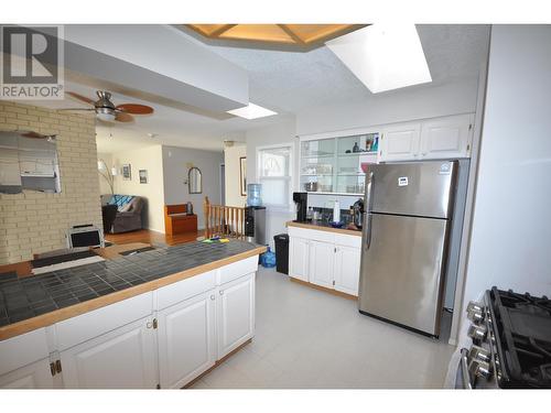 318 Smith Street, Williams Lake, BC - Indoor Photo Showing Kitchen