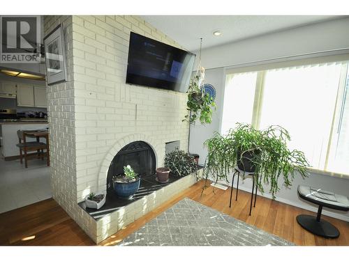 318 Smith Street, Williams Lake, BC - Indoor Photo Showing Living Room With Fireplace