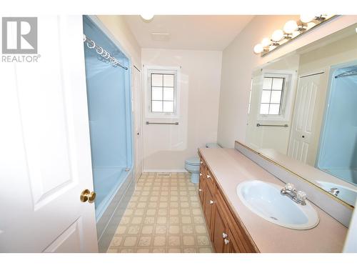 1411 Sunny Point Drive, Smithers, BC - Indoor Photo Showing Bathroom
