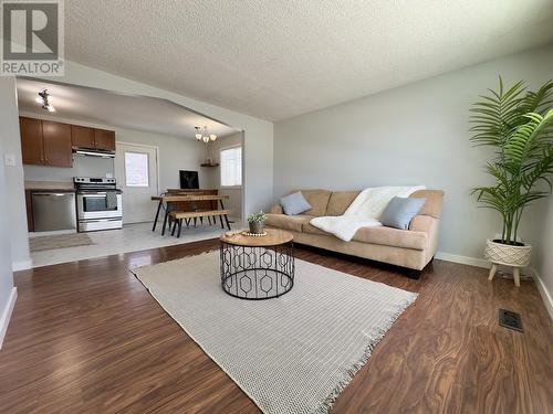9604 82 Street, Fort St. John, BC - Indoor Photo Showing Living Room