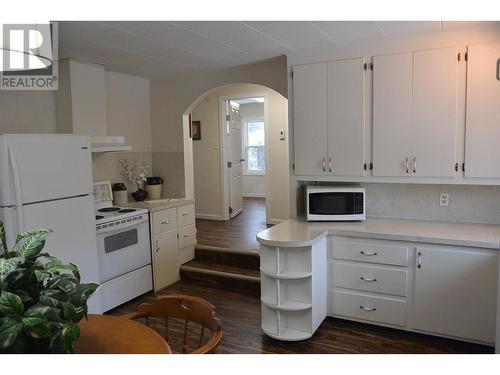 763 Broughton Avenue, Quesnel, BC - Indoor Photo Showing Kitchen
