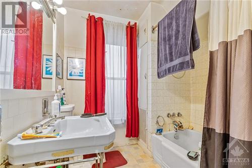 14 Halliday Street, Brockville, ON - Indoor Photo Showing Bathroom