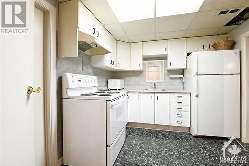 1821 Walkley Road Unit#1, Ottawa, ON - Indoor Photo Showing Kitchen