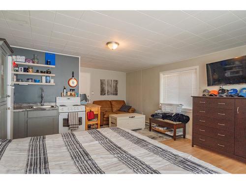 2624 Columbia Avenue, Castlegar, BC - Indoor Photo Showing Bedroom