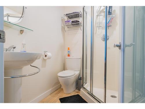 2624 Columbia Avenue, Castlegar, BC - Indoor Photo Showing Bathroom