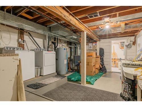 2624 Columbia Avenue, Castlegar, BC - Indoor Photo Showing Basement