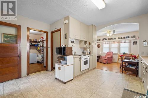 541 Front Street, Duck Lake, SK - Indoor Photo Showing Kitchen