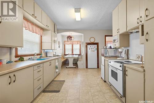 541 Front Street, Duck Lake, SK - Indoor Photo Showing Kitchen With Double Sink