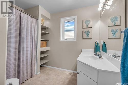 415 Kucey Crescent, Saskatoon, SK - Indoor Photo Showing Bathroom