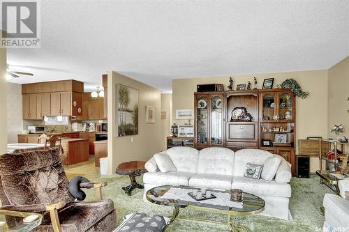 1 Dalgliesh Drive, Regina, SK - Indoor Photo Showing Living Room