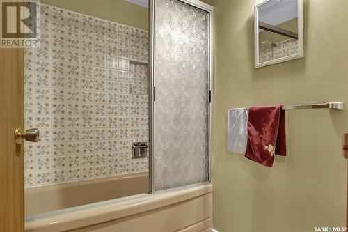 1 Dalgliesh Drive, Regina, SK - Indoor Photo Showing Bathroom