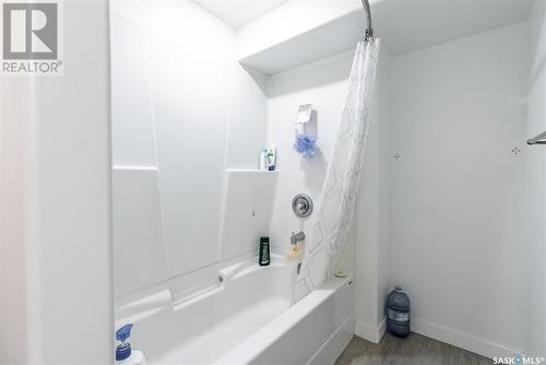 417 Preston Avenue S, Saskatoon, SK - Indoor Photo Showing Bathroom