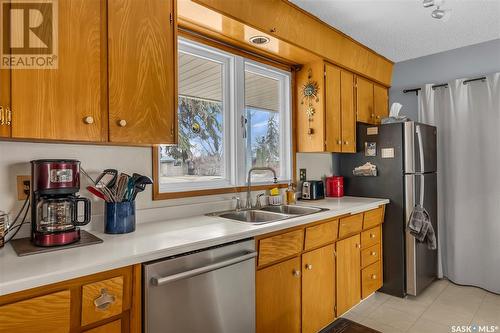 417 Preston Avenue S, Saskatoon, SK - Indoor Photo Showing Kitchen With Double Sink