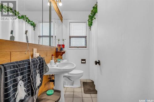 2125 Broadway Avenue, Saskatoon, SK - Indoor Photo Showing Bathroom