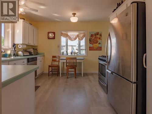 1027 Government Street, Penticton, BC - Indoor Photo Showing Kitchen
