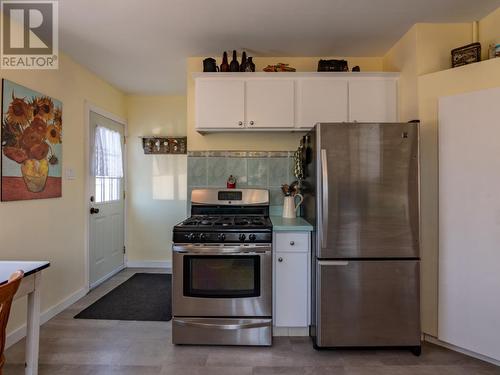 1027 Government Street, Penticton, BC - Indoor Photo Showing Kitchen