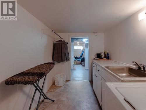 1027 Government Street, Penticton, BC - Indoor Photo Showing Laundry Room