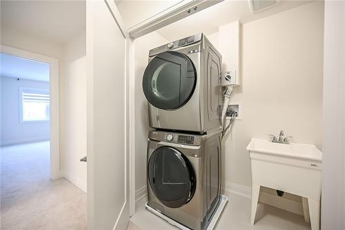 14 Bayberry Lane, Hamilton, ON - Indoor Photo Showing Laundry Room