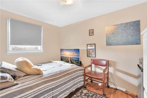 137 Wellington Street, Port Colborne, ON - Indoor Photo Showing Bedroom