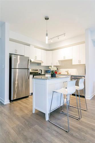 4040 Upper Middle Road|Unit #209, Burlington, ON - Indoor Photo Showing Kitchen With Upgraded Kitchen