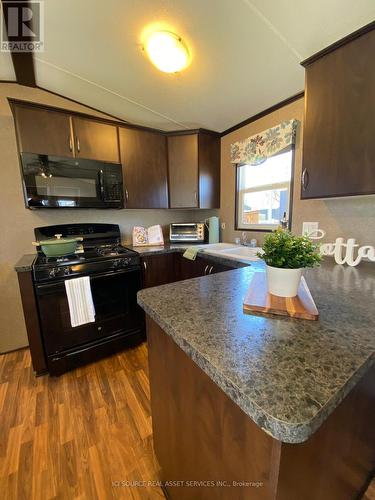 #235 -1051 Line 8 Rd, Niagara-On-The-Lake, ON - Indoor Photo Showing Kitchen