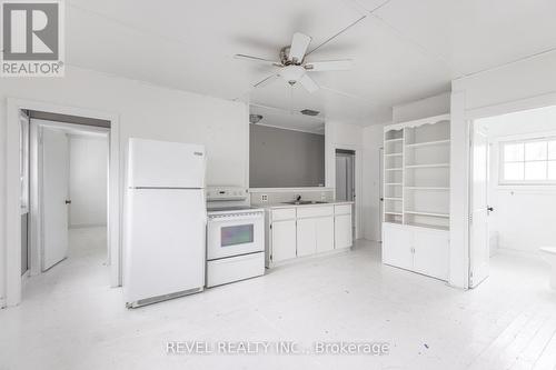 3042 Bethune Avenue, Fort Erie, ON - Indoor Photo Showing Kitchen